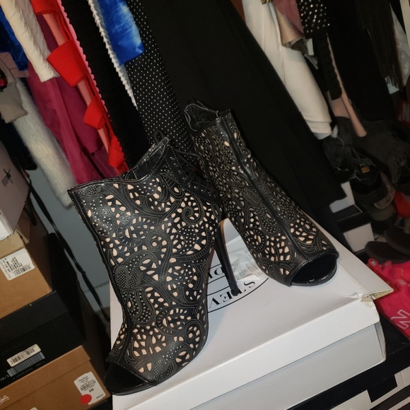 Shoes - Picture 2 of 4